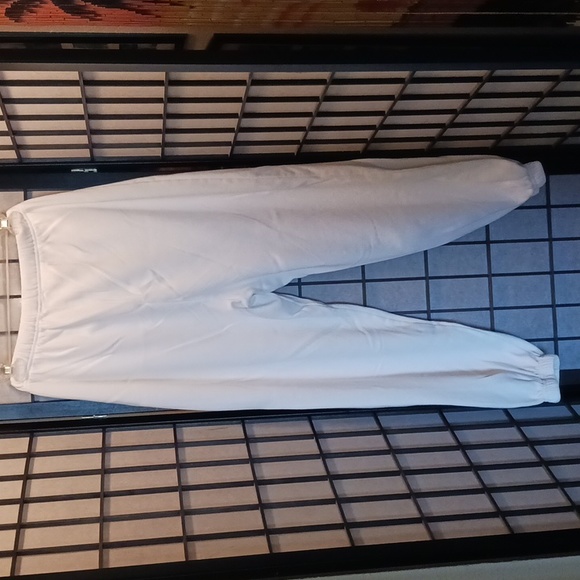 Kendall & Kylie sweats - Picture 4 of 5